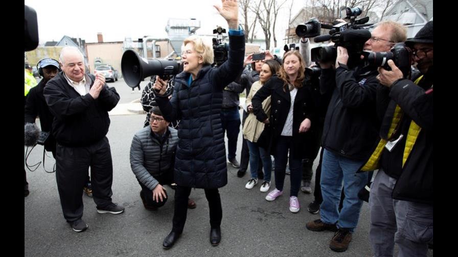 Precandidata presidencial demócrata pide un juicio político contra Trump