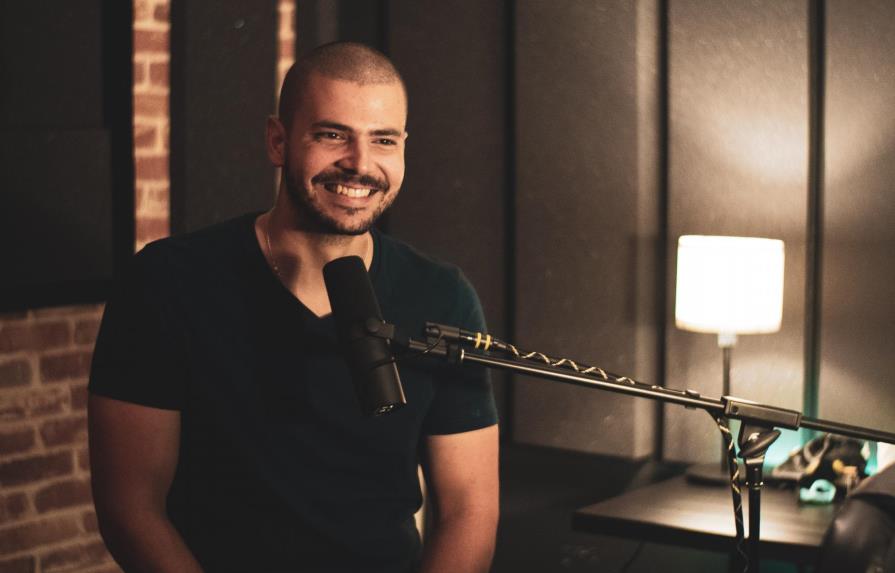 Elliott Martínez lanza segunda temporada de su podcast “La Voz de Elliott”