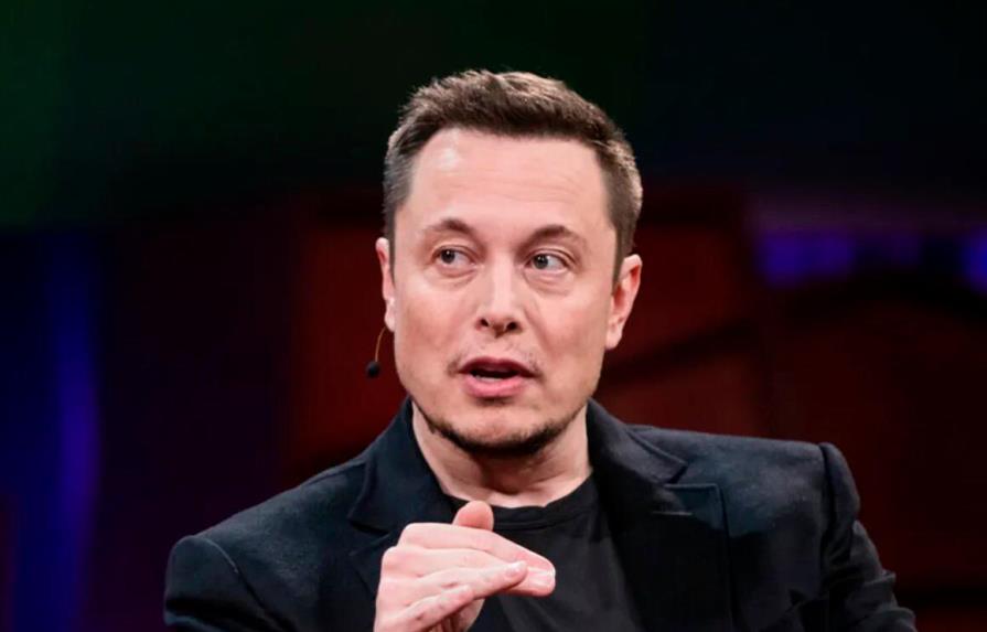Musk anuncia un robot humanoide en medio de investigaciones sobre Tesla