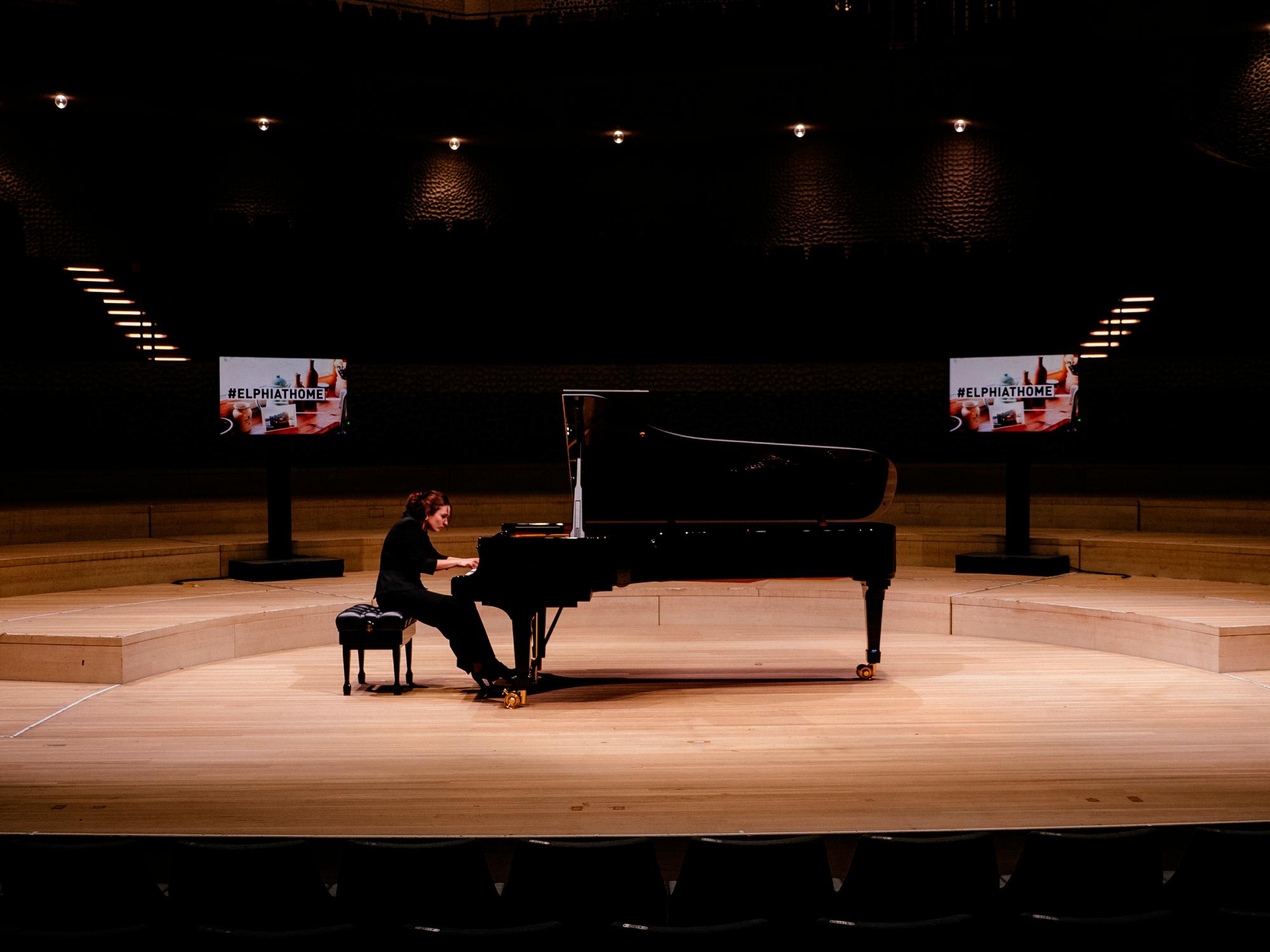 ElphiAtHome en un extraordinario concierto