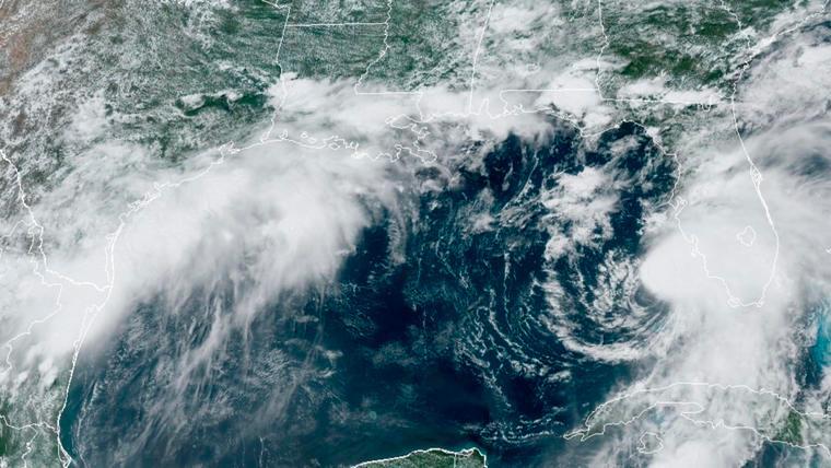 Elsa pierde categoría de huracán antes de tocar tierra en Florida