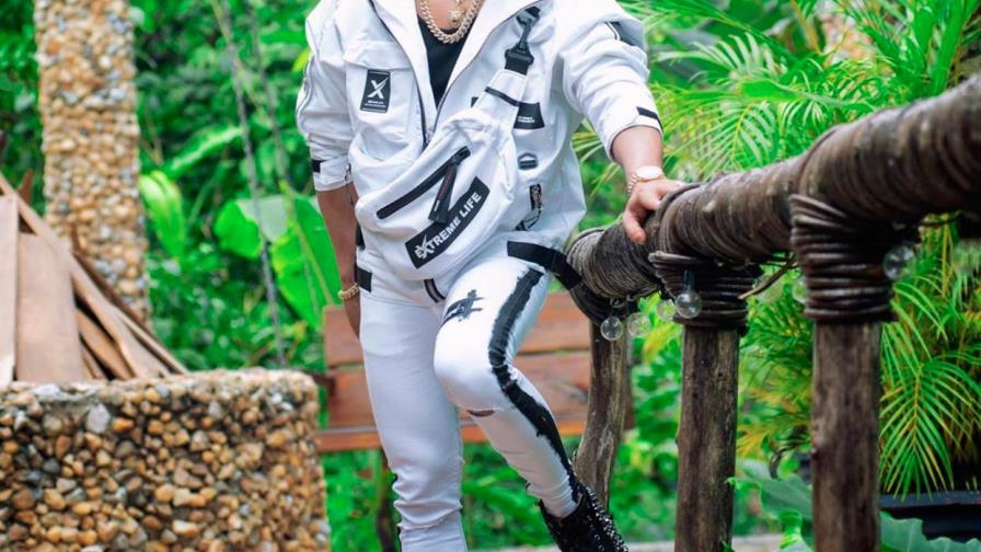 Elvis Martínez se deja seducir por lo urbano