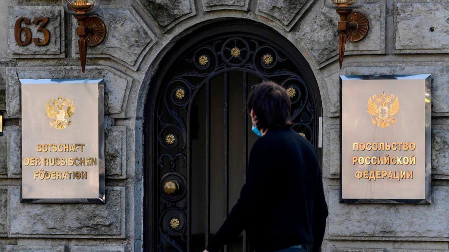 Muere diplomático ruso en Berlín tras caer al vacío desde la embajada
