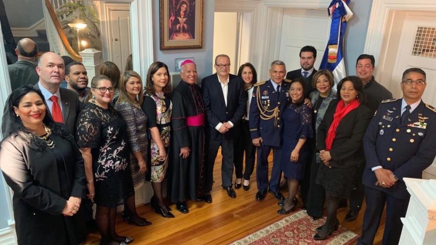 Entronizan imagen de la virgen de La Altagracia en la embajada dominicana en Washington Entronizan imagen de la virgen de La Altagracia en la embajada dominicana en Washington