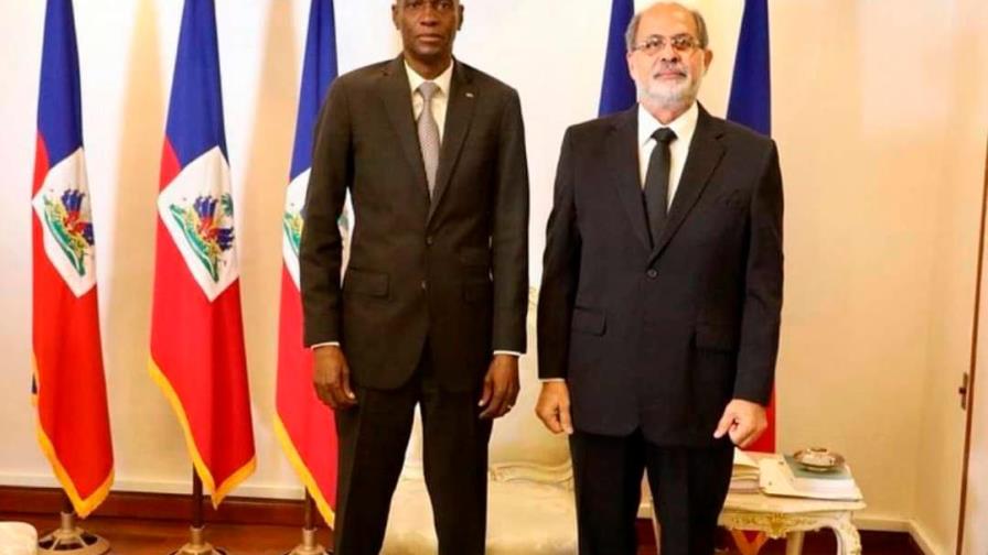 Embajador dominicano en Haití presenta sus credenciales a Jovenel Moise
