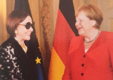 Embajadora dominicana en Alemania comparte con Angela Merkel