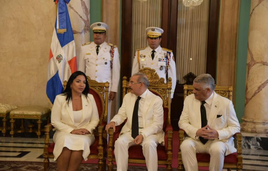 Danilo Medina recibe las cartas credenciales de varios embajadores