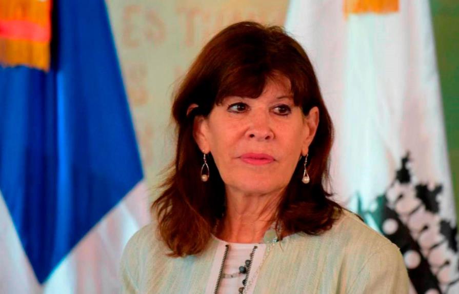 Embajadora Bernstein envía condolencias a familias afectadas por tormenta Laura