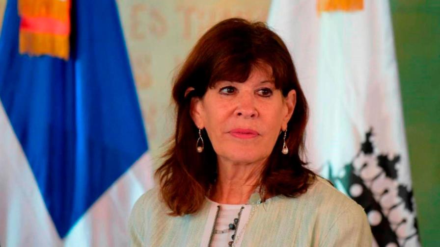 Embajadora Bernstein envía condolencias a familias afectadas por tormenta Laura Embajadora Bernstein envía condolencias a familias afectadas por tormenta Laura