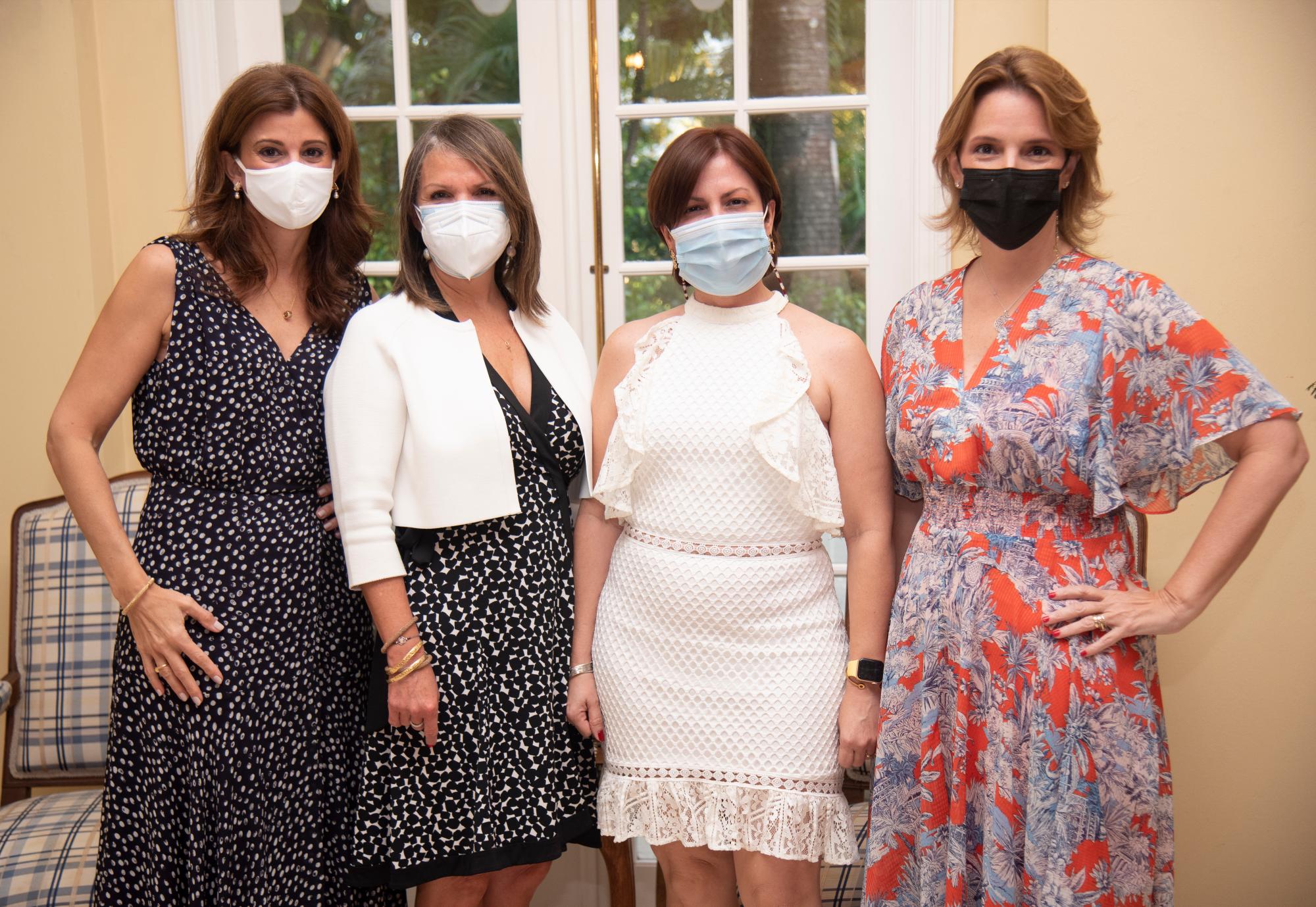 Cecilia Carballo de Álvarez, Mildred Báez, Ana Margarita González y Elaine Sosa. 