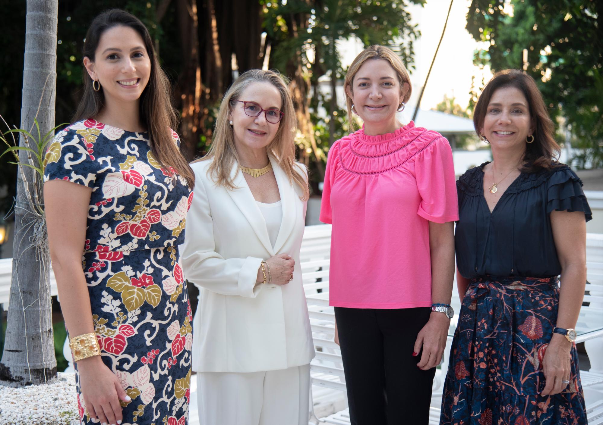 Susana Kury de Rodríguez, Mili García Calderón, Isabel Turull y Michelle Morales. 
