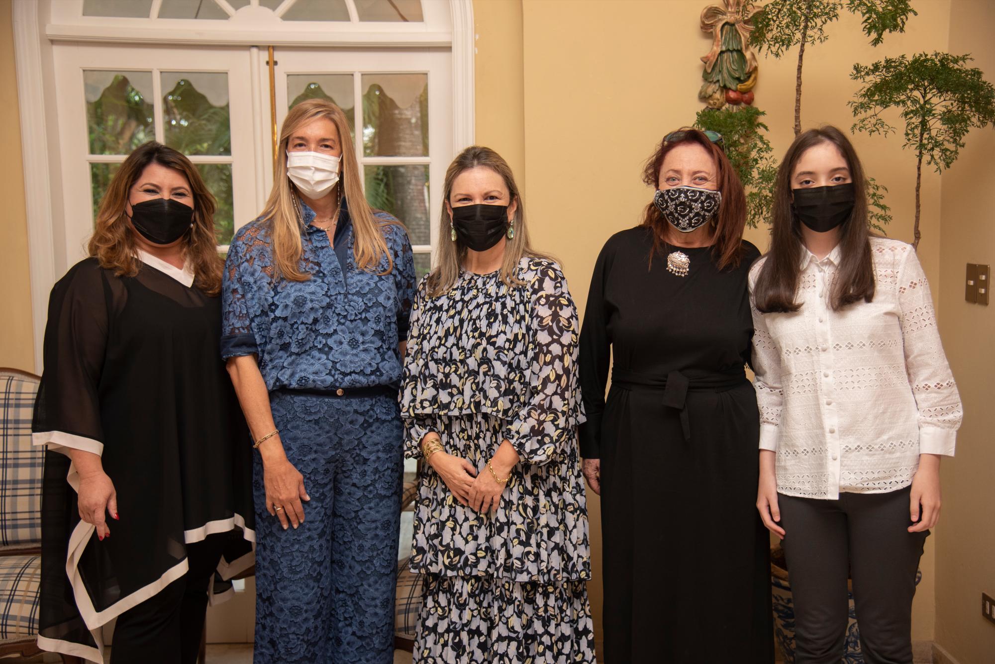 Rosalía Feris, Marisol Rodríguez Copello, Margarita Miranda de Mitrov, Claire Edelstein y Maia Dabara.