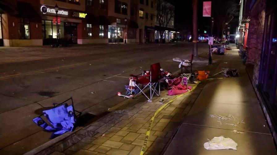 Conmoción en Estados Unidos por la embestida mortal a un desfile navideño