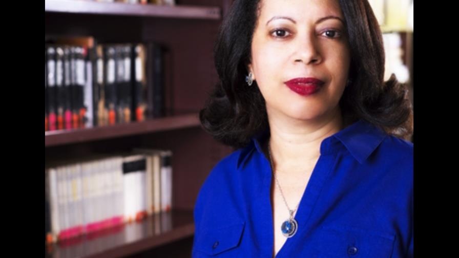 Leonel Fernández felicita a Emilia Pereyra por premio y destaca que fue su alumna