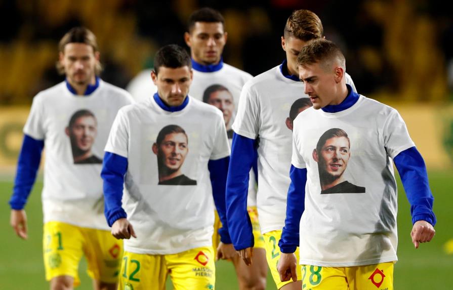 Nantes homenajea a Emiliano Sala; fanáticos corean su nombre