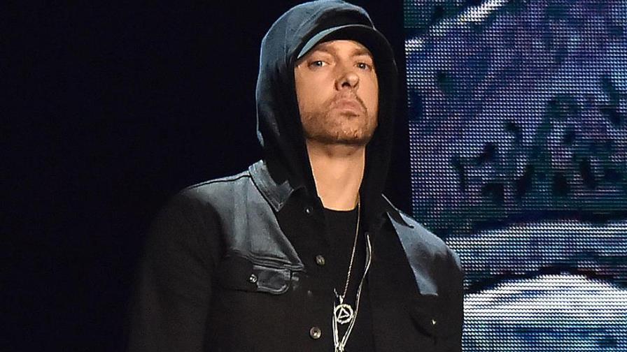 Eminem celebra 12 años libre del alcohol y las drogas 