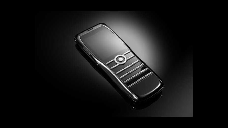 Un teléfono móvil sólo ofrece llamadas y SMS y vale 4,000 dólares