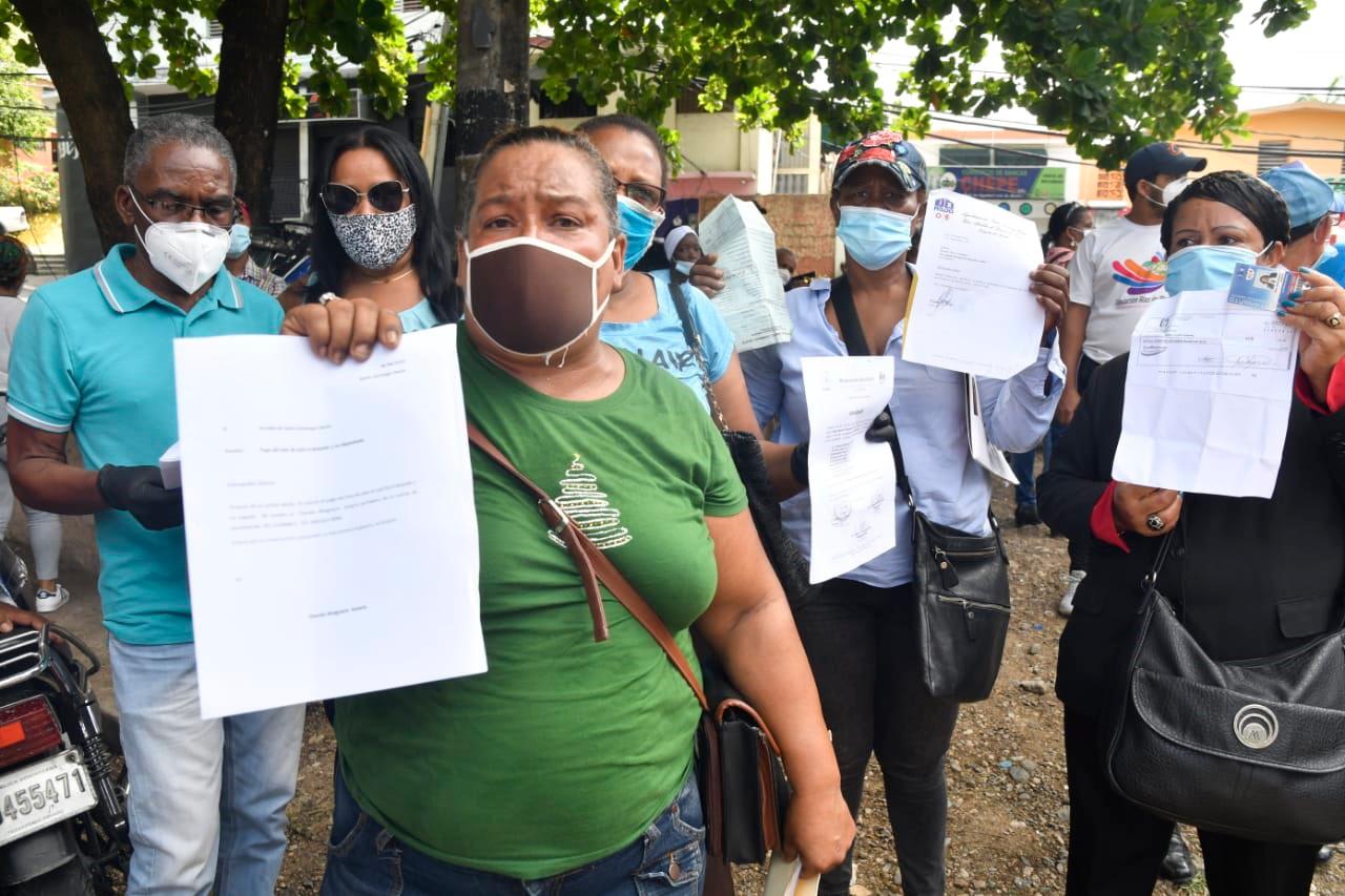 Los empleados cancelados del Ayuntamiento de Santo Domingo Oeste.