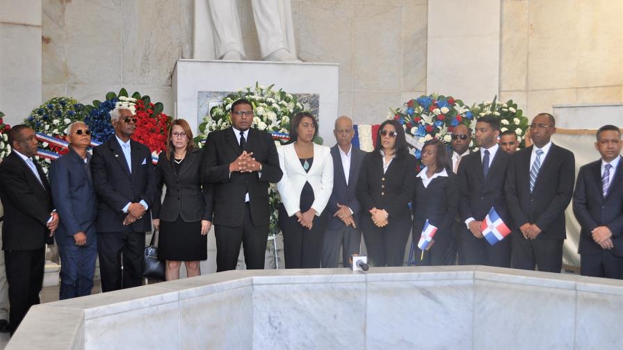 OMSA deposita ofrenda floral en el Altar de la Patria por 21 aniversario OMSA deposita ofrenda floral en el Altar de la Patria por 21 aniversario