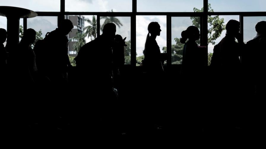 Desempleo en Estados Unidos baja 3,5 % al crearse 136.000 nuevos trabajos