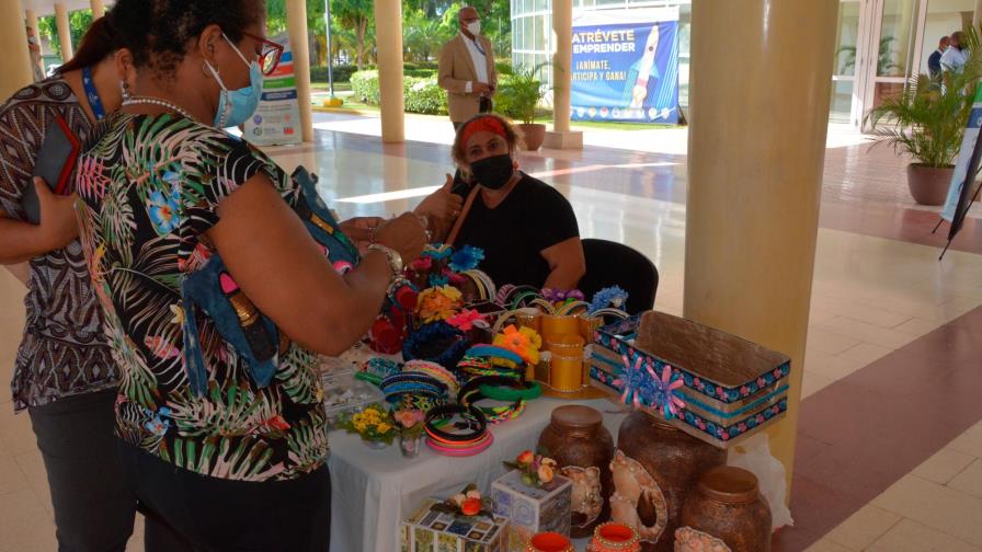 UASD abre congreso de emprendimiento y mipymes