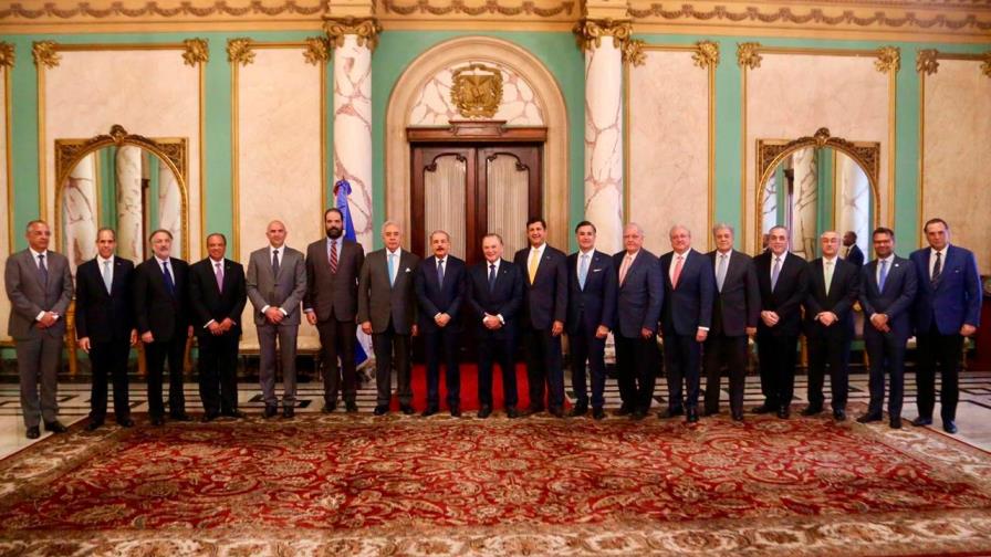 Empresarios visitan al presidente Medina para expresarle “apoyo” tras declinar la reelección