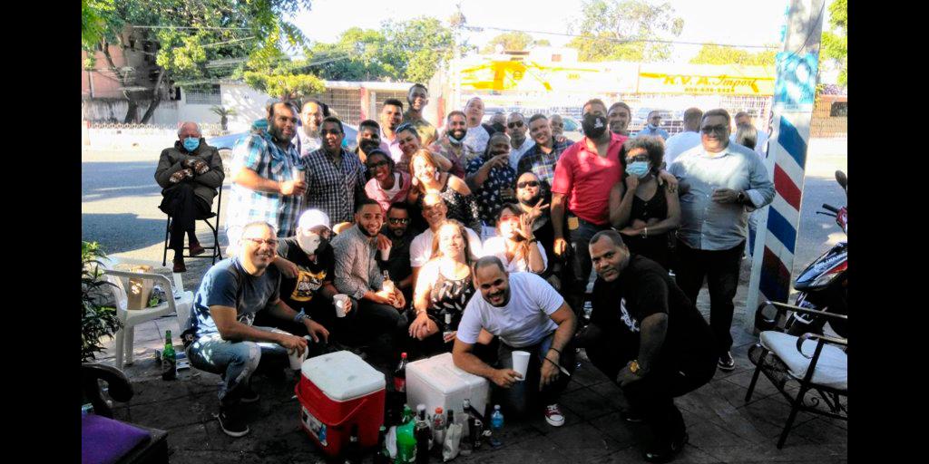 Y no podía faltar en el coro con los panas. 