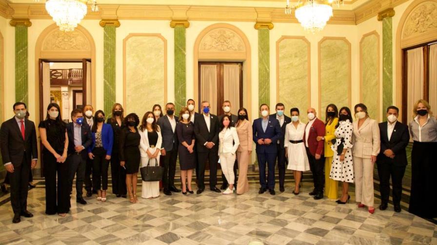 Presidente Abinader se reúne con comunicadores en otro encuentro en Palacio 