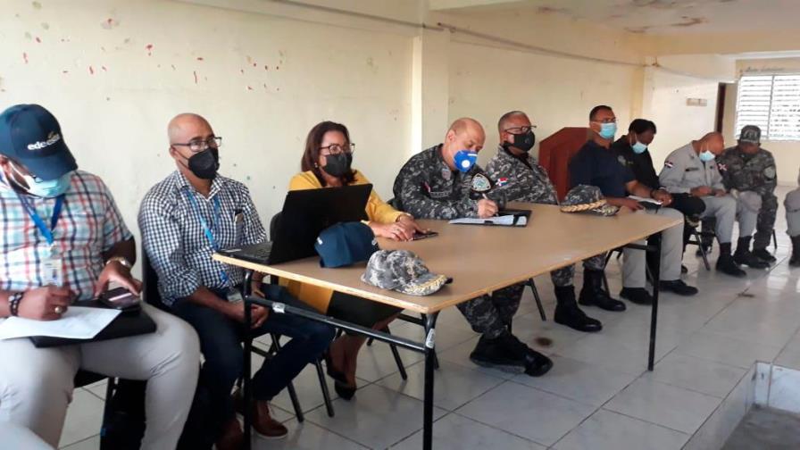 Policía se reúne con comunitarios de Andrés, Boca Chica y escucha sus inquietudes Policía se reúne con comunitarios de Andrés, Boca Chica y escucha sus inquietudes