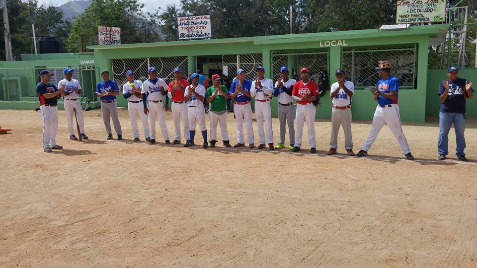 Los encuentros entre distritos municipales y provincias forman parte de las fiestas