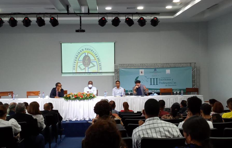 Ministerio de Educación celebra III Encuentro Regional de Escritores y Profesores de Literatura