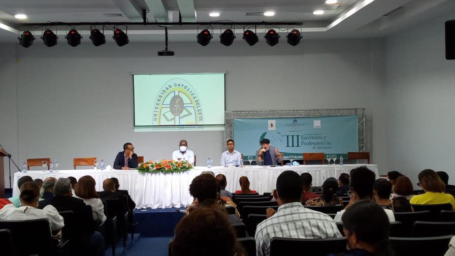 Ministerio de Educación celebra III Encuentro Regional de Escritores y Profesores de Literatura