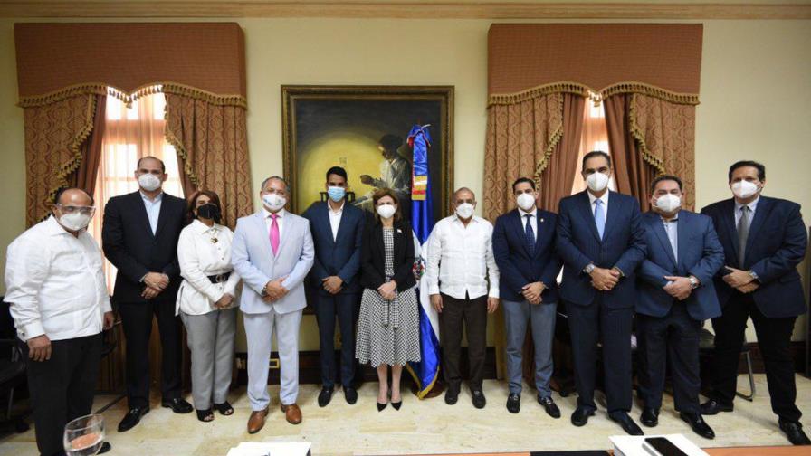 Gobierno discute logística para cuando disponga de vacuna contra COVID-19