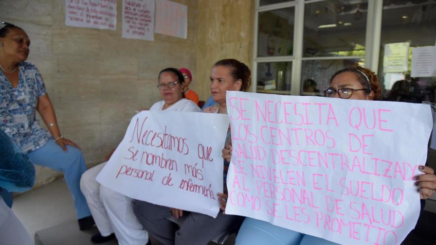 Enfermeras paralizan servicios en hospital infantil de Santiago Enfermeras paralizan servicios en hospital infantil de Santiago