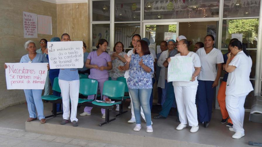 Huelga de enfermeras en hospital infantil de Santiago llega a su segundo día Huelga de enfermeras en hospital infantil de Santiago llega a su segundo día