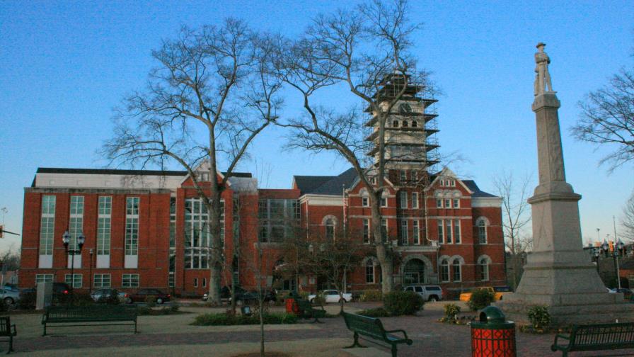 Escuelas de Georgia, en EEUU, pagarán mil dólares a empleados vacunados contra el COVID-19