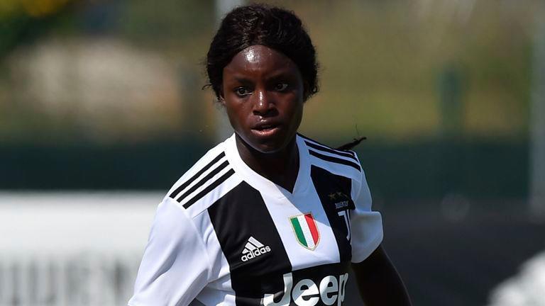 La futbolista inglesa que se hartó del racismo y de sentirse vista como ladrona en Italia