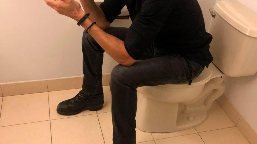 En el baño, Enrique Iglesias “celebra” ser el Mejor artista latino de todos los tiempos En el baño, Enrique Iglesias “celebra” ser el Mejor artista latino de todos los tiempos