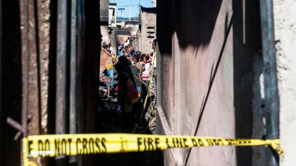 Entierran en una fosa común a varios fallecidos en la explosión en Haití