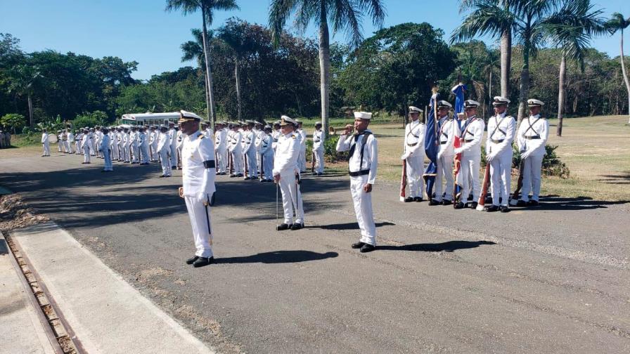 Sepultan restos de vicealmirante de la ARD Gerardo Santana Solano Sepultan restos de vicealmirante de la ARD Gerardo Santana Solano