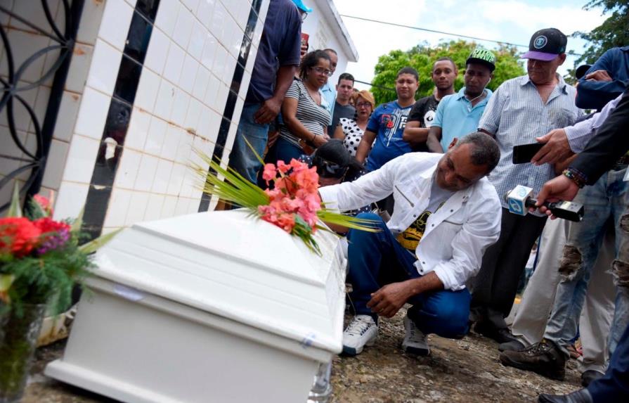 Madre de niña asesinada en Santiago no asiste a su entierro 