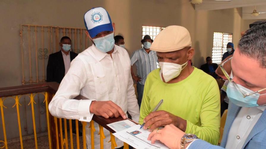 Apordom entrega bono navideño a 147 sindicatos portuarios en todo el país