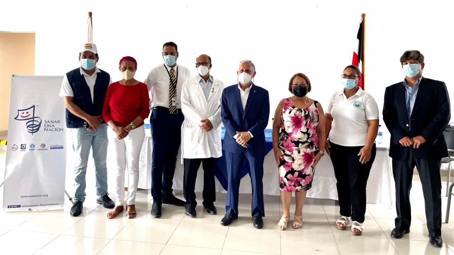 Sanar una Nación entrega  medicamentos y alimentos en provincias del Cibao