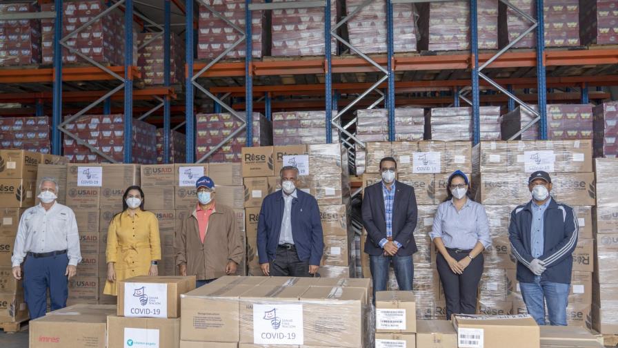 Sanar una Nación entrega medicamentos y alimentos a personas afectadas por COVID-19
