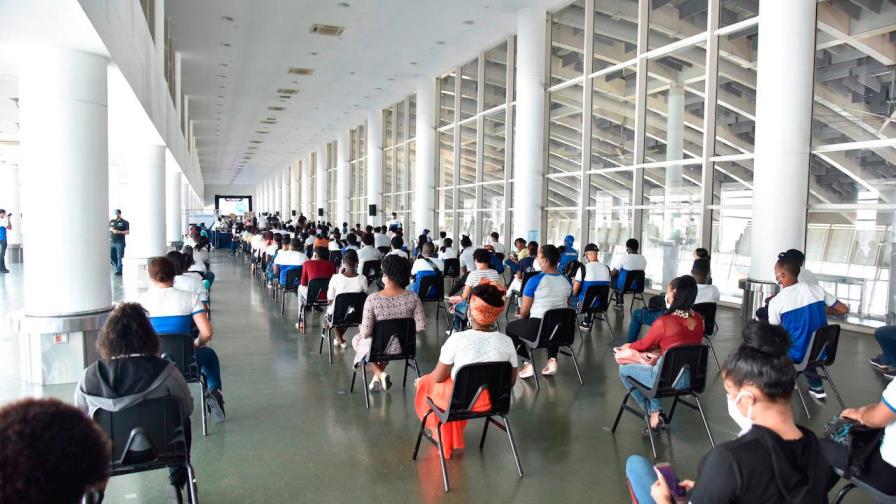 Minerd ha entregado más de 33 mil dispositivos electrónicos a familiares de estudiantes y docentes Minerd ha entregado más de 33 mil dispositivos electrónicos a familiares de estudiantes y docentes