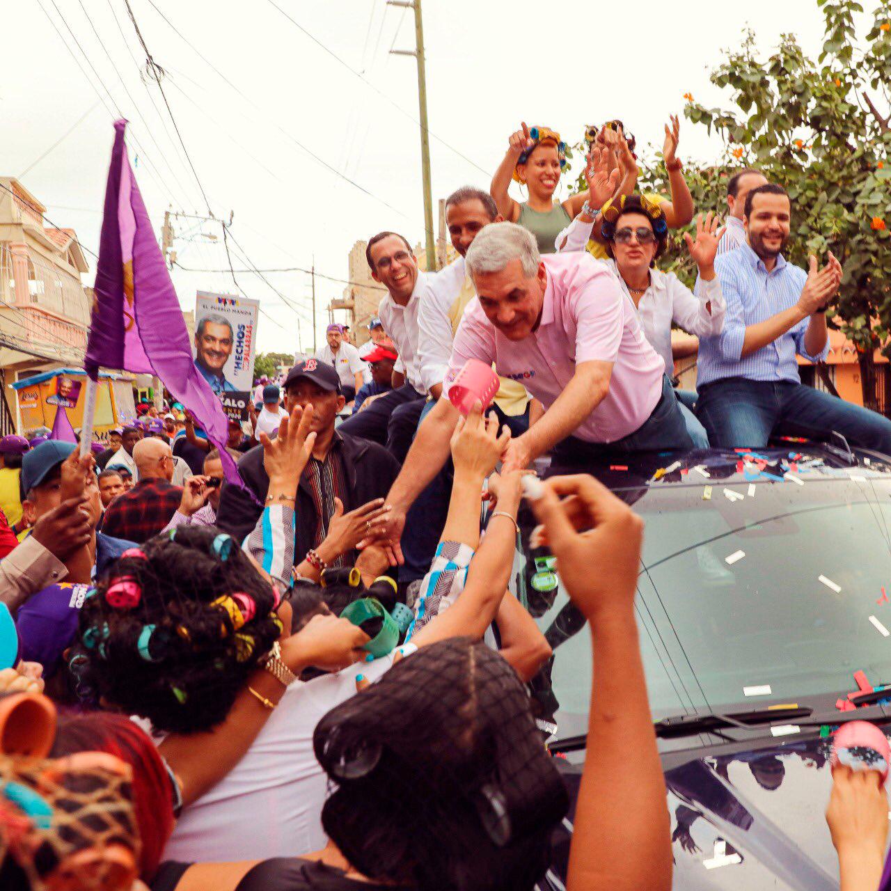Gonzalo Castillo y los candidatos del Distrito Nacional.