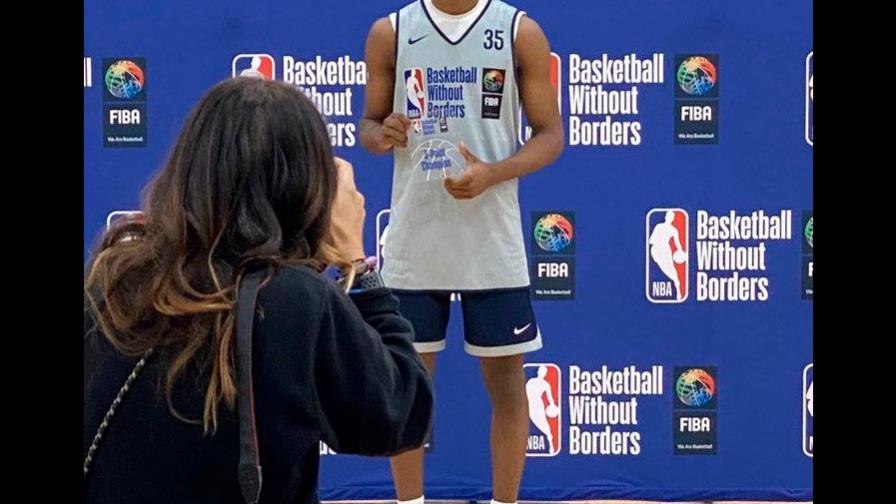 Jean Montero quedó en equipo estrella campamento FIBA