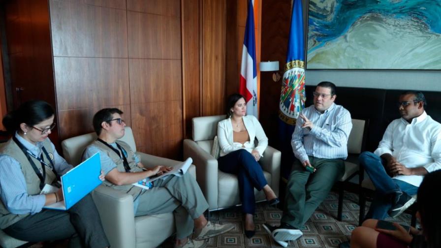 Equipo de Carolina Mejía se reúne con observadores de la OEA Equipo de Carolina Mejía se reúne con observadores de la OEA
