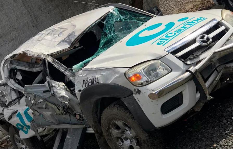 Equipo de prensa de El Caribe sufre accidente de tránsito