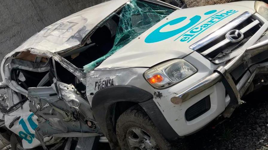 Equipo de prensa de El Caribe sufre accidente de tránsito Equipo de prensa de El Caribe sufre accidente de tránsito